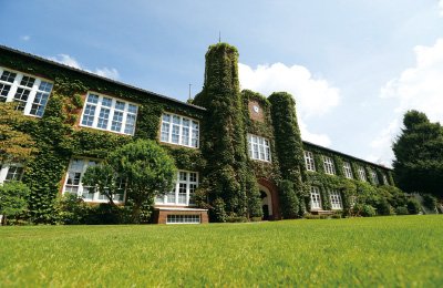 立教大学様：校舎外観の写真